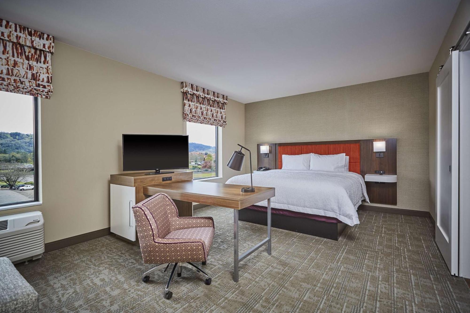 Hampton Inn & Suites Roseburg Exteriér fotografie